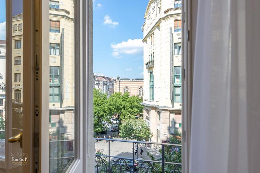 Bpr The Golden Astoria With Balcony And A/C Apartment Budapest Exterior photo