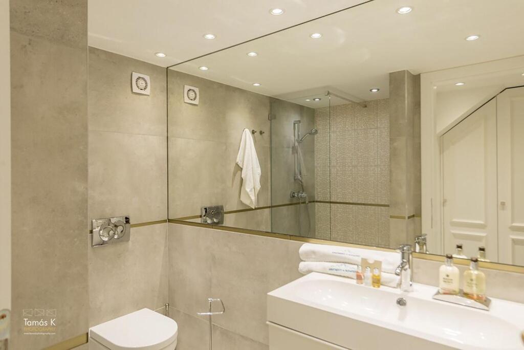 Bpr The Golden Astoria With Balcony And A/C Apartment Budapest Exterior photo