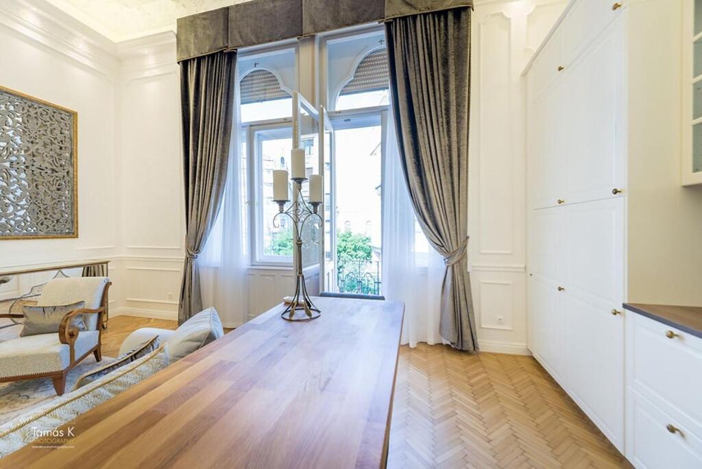 Bpr The Golden Astoria With Balcony And A/C Apartment Budapest Exterior photo